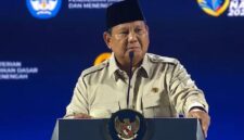 Presiden Prabowo saat berbicara pada Puncak Hari Guru Nasional (HGN) 2025 di Indonesia Arena, Jakarta Pusat, Jumat (28/11/2025). (int)