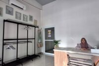 Suasana di ruang resepsionis Rumah Singgah Gratis NSR Grup di Kabupaten Bone. (ist)
