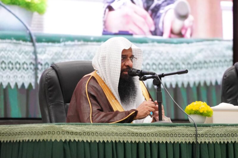 Kepala Atase Agama Kedutaan Besar Arab Saudi, Sheikh Ahmed bin Essa Al-Hasan narasumber pada sesi kegiatan Ramadhan Leadership Camp 2026 yang digelar di Asrama Haji Sudiang, Kota Makassar, Senin (23/2/2026).