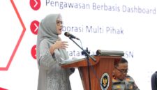Ketua DPRD Provinsi Sulawesi Selatan, Rahmawati Dewi Yustitia Iqbal saat menjadi narasumber dalam kegiatan Ramadhan Leadership Camp yang diselenggarakan oleh Pemerintah Provinsi Sulawesi Selatan di Asrama Haji Makassar, Selasa (24/2/2026).