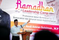 Menteri Pertanian H. Andi Amran Sulaiman memberikan arahan pada Leadership Camp ASN Sulawesi Selatan di Asrama Haji Sulawesi Selatan, Kamis (26/2/2026).