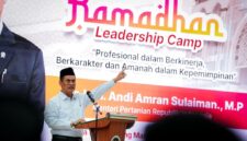Menteri Pertanian H. Andi Amran Sulaiman memberikan arahan pada Leadership Camp ASN Sulawesi Selatan di Asrama Haji Sulawesi Selatan, Kamis (26/2/2026).