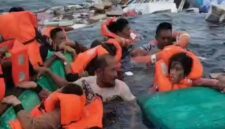 KM Cahaya Intan Celebes berlayar dari Bajoe, karam di Poleang, Sabtu (14/2). (foto ; ssvideo viral)