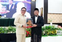 Gubernur Sulsel Andi Sudirman Sulaiman bersama Wakil Menteri Pertahanan Donny Ermawan, Makassar, Minggu (22/2). (ist)