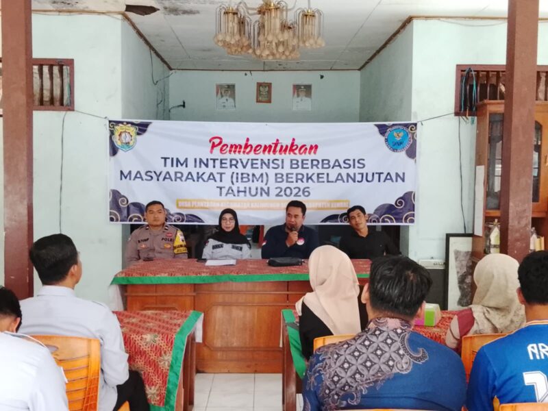 Pembentukan Tim Intervensi Berbasis Masyarakat (IBM) Berkelanjutan Tahun 2026 di Balai Desa Plantaran, Kecamatan Kaliwungu Selatan, Kendal, Jumat (27/02). (DIKSIKU/Rizal)