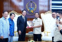Gubernur Sulawesi Selatan Andi Sudirman Sulaiman menerima kunjungan kehormatan Duta Besar Kerajaan Thailand untuk Indonesia, Prapan Disyatat, di Kantor Gubernur Sulawesi Selatan, Selasa (3/3/2026).