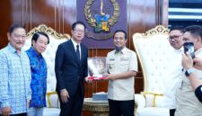 Gubernur Sulawesi Selatan Andi Sudirman Sulaiman menerima kunjungan kehormatan Duta Besar Kerajaan Thailand untuk Indonesia, Prapan Disyatat, di Kantor Gubernur Sulawesi Selatan, Selasa (3/3/2026).