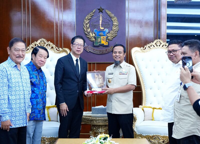 Gubernur Sulawesi Selatan Andi Sudirman Sulaiman menerima kunjungan kehormatan Duta Besar Kerajaan Thailand untuk Indonesia, Prapan Disyatat, di Kantor Gubernur Sulawesi Selatan, Selasa (3/3/2026).