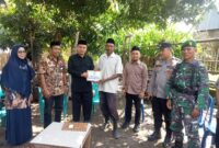 Pemerintah Provinsi Sulawesi Selatan melalui Dinas Sosial Sulsel menyalurkan bantuan kepada warga terdampak bencana angin puting beliung di Kelurahan Maradekaya, Kecamatan Pattallassang, Kabupaten Takalar, Kamis (5/3/2026).