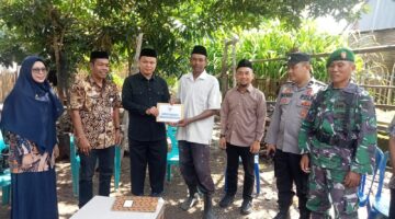 Pemerintah Provinsi Sulawesi Selatan melalui Dinas Sosial Sulsel menyalurkan bantuan kepada warga terdampak bencana angin puting beliung di Kelurahan Maradekaya, Kecamatan Pattallassang, Kabupaten Takalar, Kamis (5/3/2026).