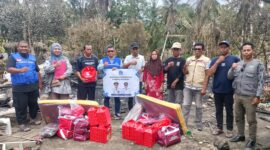 Pemerintah Kabupaten Bone melalui Dinas Sosial menunjukkan respon cepat dengan menyalurkan bantuan kepada korban kebakaran di Desa Manciri, Kecamatan Ajangale, Minggu (7/3/2026). 