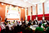 Gubernur Sulawesi Selatan, Andi Sudirman Sulaiman, saat menghadiri kegiatan buka puasa bersama lintas organisasi keagamaan dan ratusan anak yatim piatu di Aula Asta Cita, Rumah Jabatan Gubernur Sulsel, Minggu (8/3/2026).