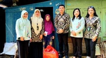 Ikatan Hakim Indonesia PN Sinjai Turun Bagikan Sembako ke Rumah Warga Pra Sejahtera