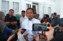 Gubernur Sulawesi Selatan Andi Sudirman Sulaiman memfasilitasi silaturahmi dan dialog antara para kepala daerah, tokoh masyarakat, serta mahasiswa dari wilayah Luwu Raya dengan Ketua Komisi II DPR RI, Muhammad Rifqinizamy Karsayuda.
Pertemuan tersebut berlangsung di Rumah Jabatan Gubernur Sulawesi Selatan, Kamis (12/3/2026)
