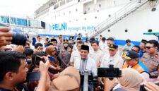 Gubernur Sulawesi Selatan,melepas peserta mudik Lebaran 2026 melalui jalur laut yang diselenggarakan oleh PT PLN (Persero) Unit Induk Sulselrabar di Pelabuhan Soekarno Hatta,Makassar-Minggu (15/3/2026).