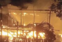 kebakaran dua unit rumah milik warga di Dusun III Manciri, Desa Manciri, Kecamatan Ajangale, Kabupaten Bone, Sulawesi Selatan, Minggu (7/3/2026) malam.