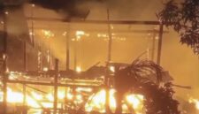 kebakaran dua unit rumah warga di Dusun III Manciri, Desa Manciri, Kecamatan Ajangale, Kabupaten Bone, Sulawesi Selatan, Minggu (7/3/2026) malam.