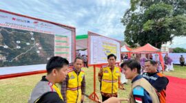 DPRD dan Tim Teknis Uji Aspal Jalan Hertasning, Hasilnya Penuhi Ketentuan. (foto:ist)