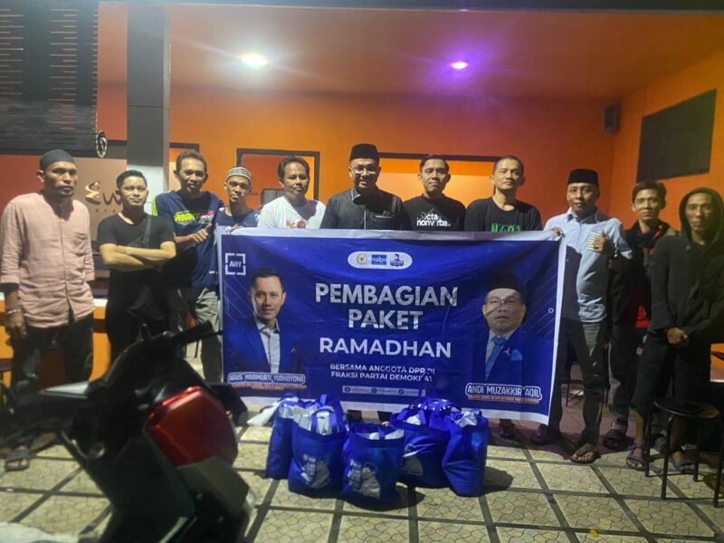 Anggota DPRD RI Andi Muzakkir Aqil Salurkan Ratusan Sembako di Bone. (ist)