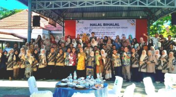 Bupati Ratnawati Arif Hadiri Acara Halal Bihalal Sekaligus Pelepasan Purna Bakti Kadiskes