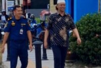 Narapidana kasus korupsi, Supriadi, keluyuran ke Cafe usai mengikuti sidang PK di PN Kendari. (int)