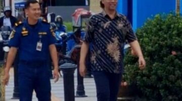 Narapidana kasus korupsi, Supriadi, keluyuran ke Cafe usai mengikuti sidang PK di PN Kendari. (int)