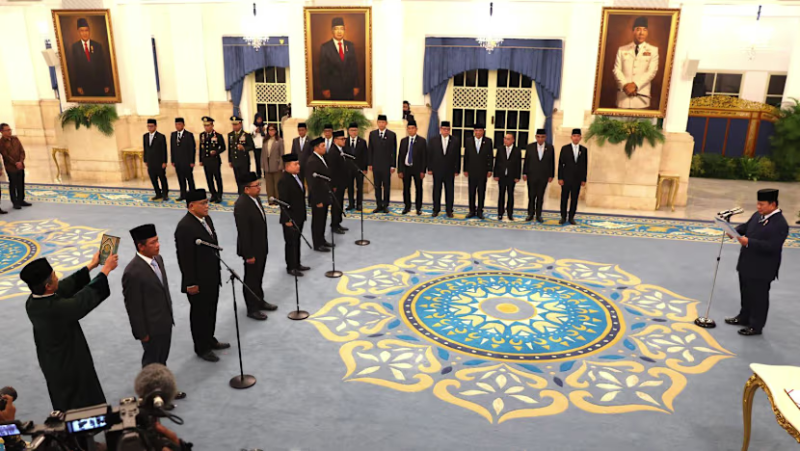 Presiden Prabowo Subianto melantik sejumlah pejabat baru di Istana Negara, Jakarta, Senin (27/4/2026). (int)
