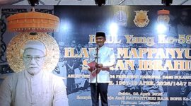 Bupati Bone Andi Asman Sulaiman dalam peringatan Haul ke-59 Andi Mappanyukki, Sabtu (5/4). (Diksiku/Idhul)