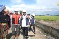Gubernur Sulsel Andi Sudirman Sulaiman menghadiri acara peletakan batu pertama rehabilitasi Daerah Irigasi (DI) Paket 2 Tahun Anggaran 2026–2027 di DI Leworeng, Desa Tottong, Kecamatan Donri-donri, Rabu (8/4). (ist)