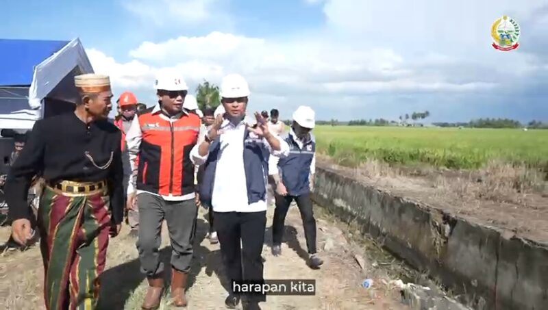 Gubernur Sulsel Andi Sudirman Sulaiman menghadiri acara peletakan batu pertama rehabilitasi Daerah Irigasi (DI) Paket 2 Tahun Anggaran 2026–2027 di DI Leworeng, Desa Tottong, Kecamatan Donri-donri, Rabu (8/4). (ist)
