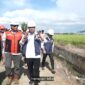 Gubernur Sulsel Andi Sudirman Sulaiman menghadiri acara peletakan batu pertama rehabilitasi Daerah Irigasi (DI) Paket 2 Tahun Anggaran 2026–2027 di DI Leworeng, Desa Tottong, Kecamatan Donri-donri, Rabu (8/4). (ist)