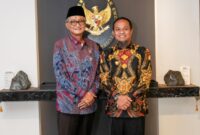 Gubernur Sulsel Andi Sudirman Sulaiman (kanan) berfoto bersama Menteri Pekerjaan Umum (PU) Dody Hanggodo. (ist)