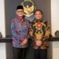 Gubernur Sulsel Andi Sudirman Sulaiman (kanan) berfoto bersama Menteri Pekerjaan Umum (PU) Dody Hanggodo. (ist)