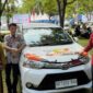 Gubernur Andi Sudirman Serahkan Mobil Operasional Untuk Puskesmas Rongkong. (foto:ist)