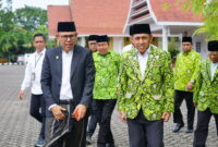 Andi Akmal Pasluddin bersama Ketua Pimpinan Wilayah (PW) DMI Sulawesi Selatan Andi Muhammad Bau Sawa Mappanyukki. (ist)