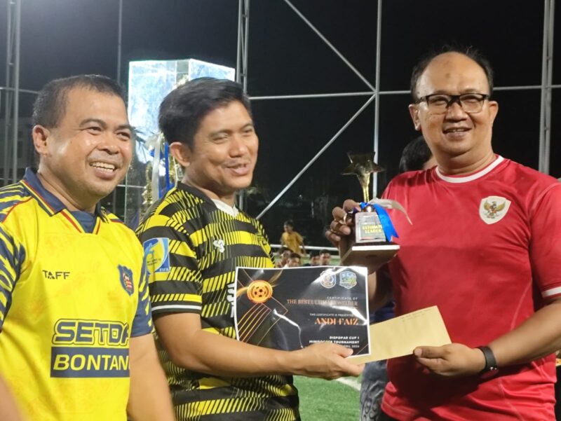 Ketua DPRD Bontang Andi Faizal Sofyan Hasdam (tengah). (ist)