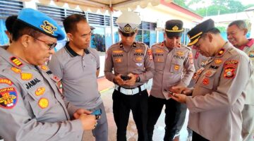 Cegah Praktik Judi Online, Propam Polres Sinjai Sidak Ponsel Personel