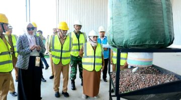 Bupati Ratnawati Arif Tinjau Persiapan Operasional Pabrik Pengolahan Porang