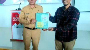 Kadispusip Luncurkan Buku Karya Zainal Abidin Ridwan “Cerita Rakyat Sinjai”