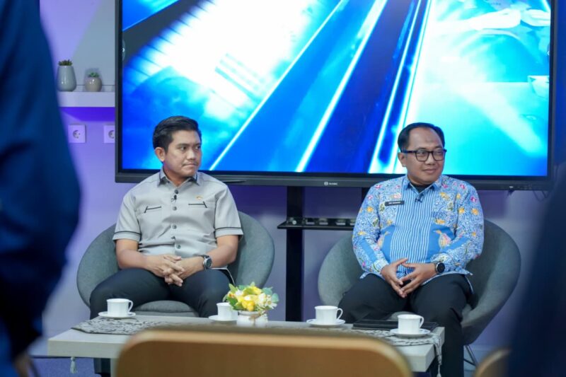Ketua DPRD Kota Bontang, Andi Faizal Sofyan Hasdam dan Kepala Dispopar Bontang, Eko Mashudi. (ist)