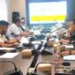 Anggota DPRD dari Fraksi Golkar, Alfin Rausan Fikry (kiri;berjenggot), saat rapat kerja Panitia Khusus (Pansus) LKPJ bersama Badan Kesbangpol Bontang di BPKAD, Sabtu (9/5/). (ist)