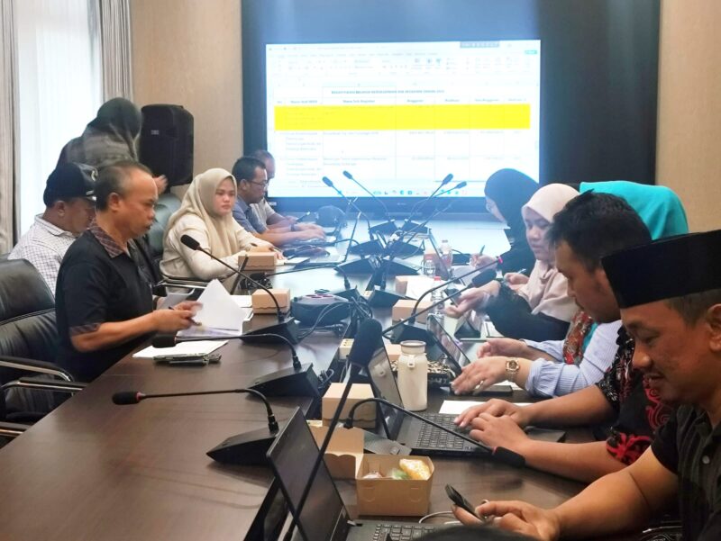 Suasana Rapat Kerja Pansus LKPJ dengan DP3AKB di Kantor BPKAD Bontang, Sabtu (9/5). (ist)