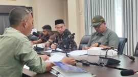 Rapat kerja Pansus LKPJ dengan Disdamkartan Bontang, Minggu (10/5). (ist)