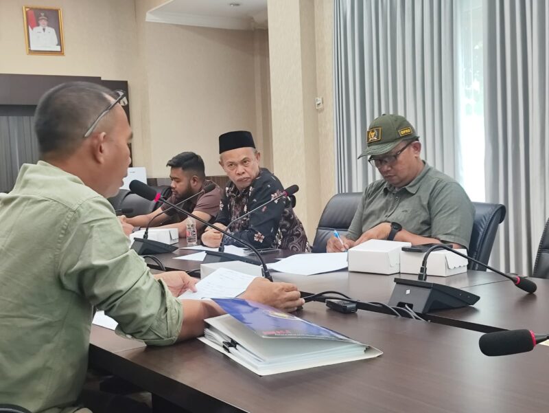 Rapat kerja Pansus LKPJ dengan Disdamkartan Bontang, Minggu (10/5). (ist)