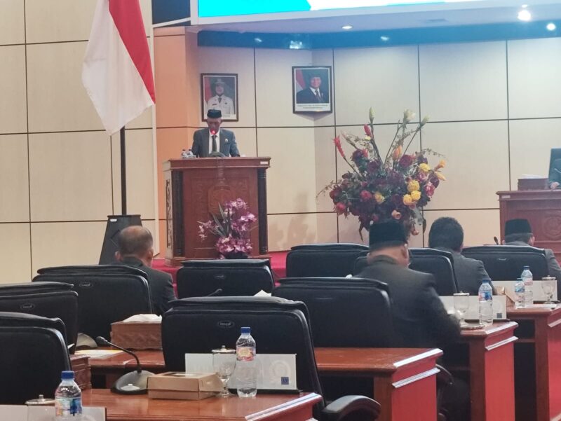 Yusuf membacakan usulan Raperda Kepemudaan dalam Rapat Paripurna DPRD Kota Bontang, Rabu (13/5/2026). (ist)