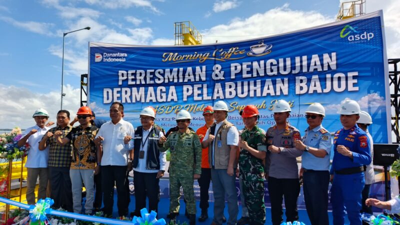 Bupati Bone bersama unsur Forkopimda menghadiri kegiatan morning coffee, peresmian sekaligus pengujian dermaga di Pelabuhan Bajoe,