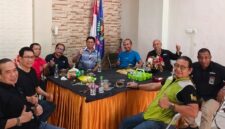 Ketua PWI Sulsel, Suwardi Thahir (ST), menggelar diskusi santai nan akrab bersama lintas jurnalis dan tokoh pers.