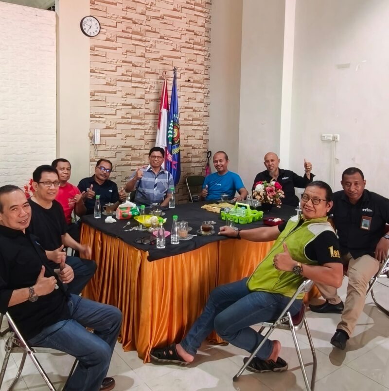 Ketua PWI Sulsel, Suwardi Thahir (ST), menggelar diskusi santai nan akrab bersama lintas jurnalis dan tokoh pers.