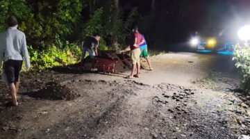Warga Dusun Bongki Desa Baru Kerjakan Jalan Sepanjang 3 Kilo Meter Dengan Swadaya