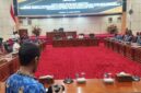 DPRD Kota Bontang menggelar rapat kerja dengan agenda pandangan umum fraksi-fraksi terhadap Raperda P2APBD Tahun Anggaran 2025, Rabu (17/6/2026).